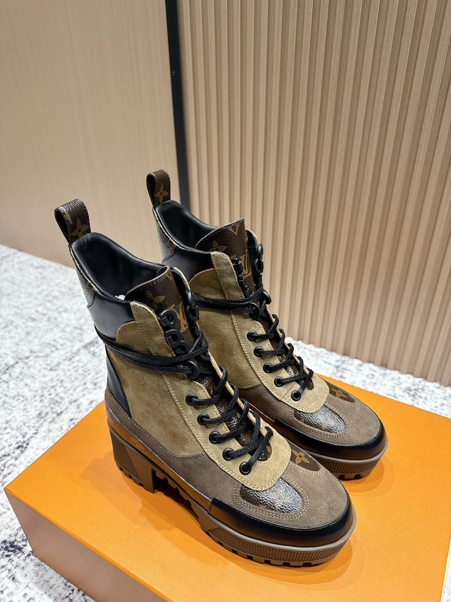 COCO-- 8V 1A524D cowhide Heel height ：7cm Waterproof：3.5cm item:E-X362J2911
